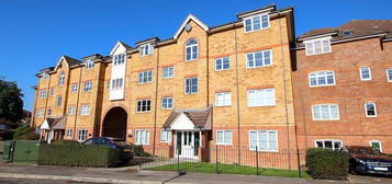 Flat for sale in Yukon Road, Broxbourne EN10