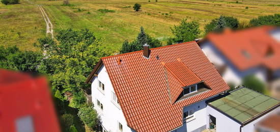 Freistehendes Einfamilienhaus in idyllischer Feldrandlage wartet auf eine neue Familie