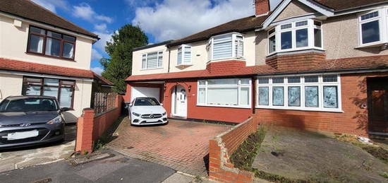 Property to rent in Woodgrange Avenue, Enfield EN1