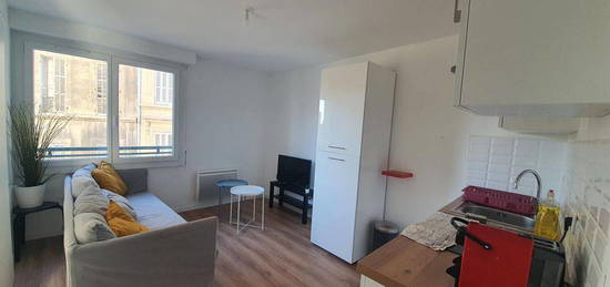 Appartement à louer de T4 meublé de 62,32m² habitable plus balcon Marseille 13002 Secteur Saint Charles