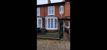 2 bed maisonette to rent