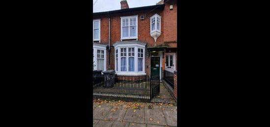 2 bed maisonette to rent