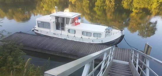 Bateau studio meublé terrasse tout confort