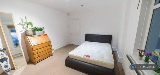 1 bedroom flat share