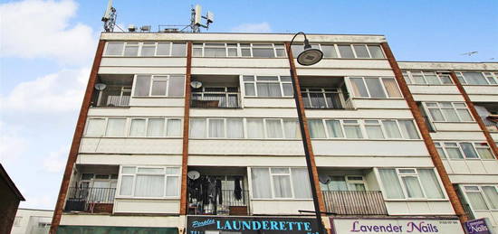 Flat to rent in Crayford High Street, Crayford, Dartford DA1