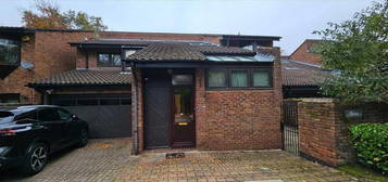 5 bedroom detached house to rent