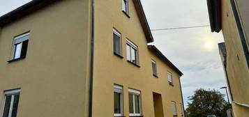 Appartement- oder Praxishaus, top Zustand mit Balkon, Garten und Stellplätzen in Nickenich