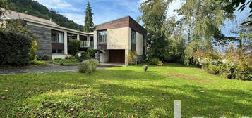 Villa d'architecte 216 m² double garage, terrain 906m².