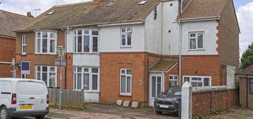 Flat for sale in King Edward Avenue, Broadwater, Worthing BN14