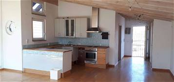 Gepflegte Wohnung mit einem Zimmer sowie Balkon und Einbauküche in Arnbach-Neuenbürg