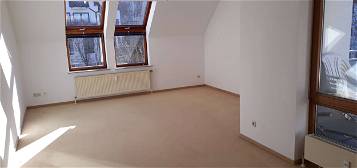 Gepflegte Wohnung mit zwei Zimmern sowie Balkon und Einbauküche in Kirchheim unter Teck
