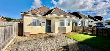 Detached bungalow to rent in Northampton Lane, Blackfield, Southampton SO45