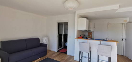 Studio meublé  à louer, 1 pièce, 29 m², Étage 7/8