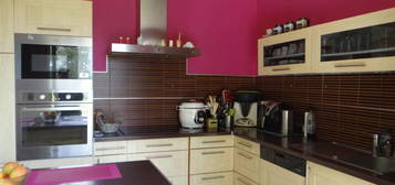 Maison  St Crespin . 6 P . 4 Ch . Bureau . 95 M² . T 1289 M² . Garage double, lingerie, salle de jeux, bureau