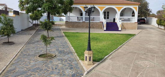 Alquiler de  Casa o chalet independiente en  La Colina