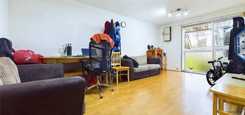 Flat to rent in Harris Close, Hounslow TW3