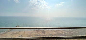 Flat to rent in Spa Court, Kings Esplanade, Hove BN3