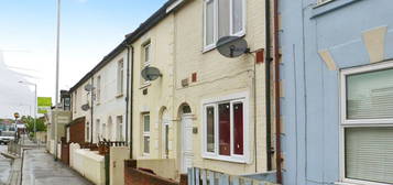 Terraced house to rent in Jeffery Street, Gillingham ME7