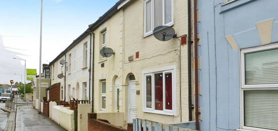 Terraced house to rent in Jeffery Street, Gillingham ME7