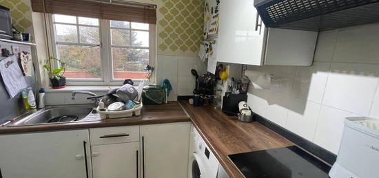 Flat to rent in Palmerston Road, Hounslow TW3