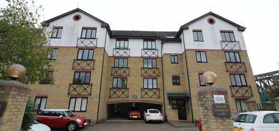 Flat to rent in Admiral House, Viersen Platz, Peterborough PE1