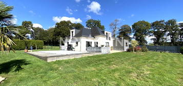 Maison à vendre, Plumelec, 140 m², 3 chambres, 1 bureau, piscine chauffée et 1950 m² de terrain