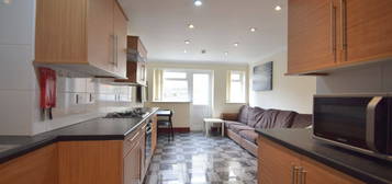 6 bed terraced house to rent