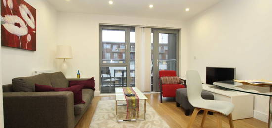 Flat to rent in Christian Street, London E1