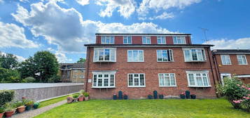 Flat to rent in Bucklers Way, Carshalton, Surrey SM5