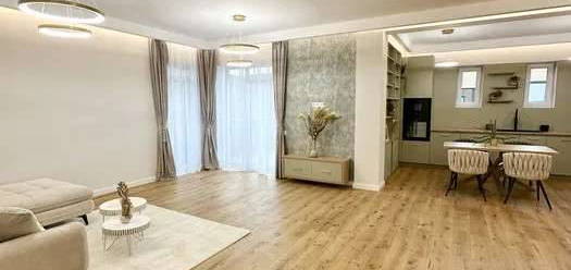 Apartament tip penthouse de 3 camere, semidecomandat, zona Sesul de su