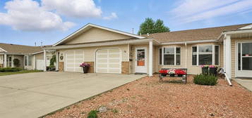 38 E Dale Close, Red Deer, AB T4R 2L5