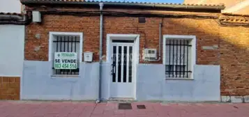 Casa adosada en Camino de la Esperanza-Arturo Le&#xF3;n