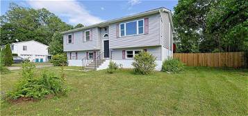 4 Stanley Ln, Wappingers Falls, NY 12590