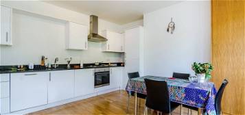 Flat to rent in Central Hill, Crystal Palace, London SE19