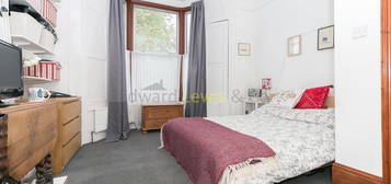 Flat to rent in Brooke Road, London N16