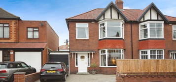 3 bed semi-detached house for sale