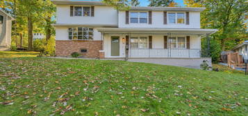 102 Woodside Dr, Scott Township, PA 18411