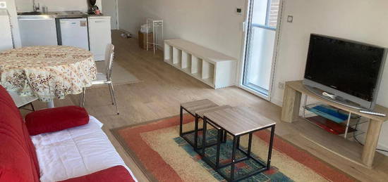 Studio meublé  à louer, 1 pièce, 35 m², Étage 2/4