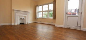 3 bed flat to rent