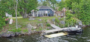 302 Scotch Corners Rd, Beckwith, ON K7C 4L3