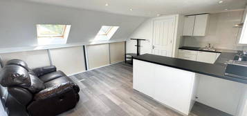 4 bed maisonette to rent