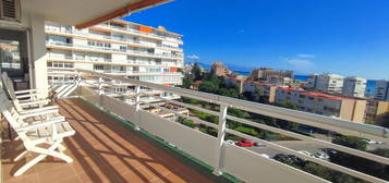 Apartamento en venta en Avenida Carlota Alessandri, La Carihuela - Los Nidos