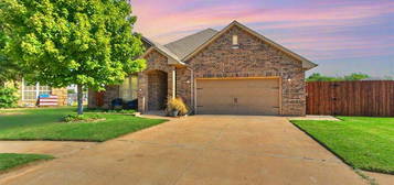 10512 Cheshire Ave, Yukon, OK 73099