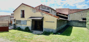 PÉRIGNAT-SUR-ALLIER / Maison à rénover avec jardin - Fort potentiel