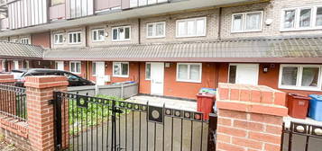 Terraced house to rent in Lockton Close, Manchester M1