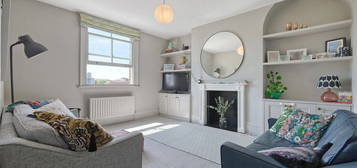 Flat to rent in Brooke Road, Hackney E5