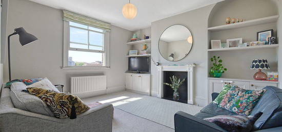 Flat to rent in Brooke Road, Hackney E5