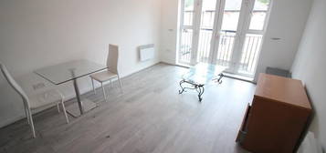 Flat to rent in Uxbridge Road, Hillingdon, Uxbridge UB10