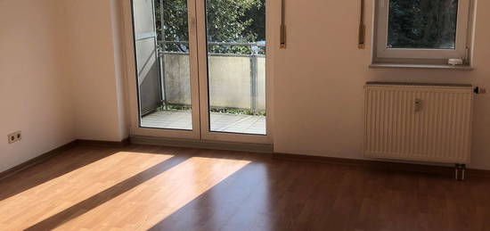 1-Zimmerwohnung mit Laminat und Balkon