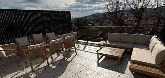 Appartement de charme avec belle terrasse et vue sur les vallons du lyonnais